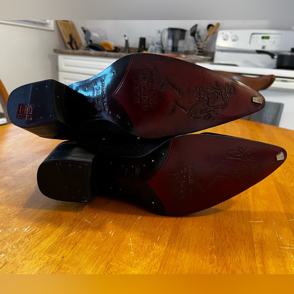 Selling this Jeffery West “Muse” boots. Never worn!! - Picture 2 of 6